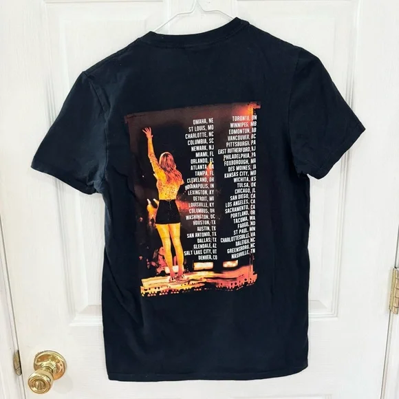 Taylor Swift “The Red Tour” Concert shirt SMALL